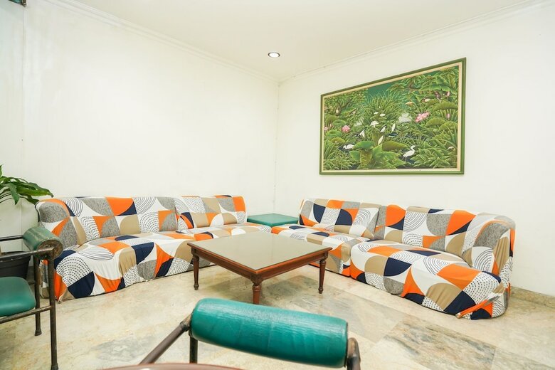 Hostal Oyo 1225 Hotel Dibino