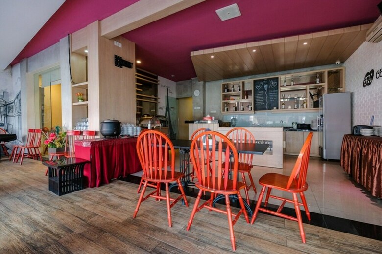 Reddoorz Plus @ The Alden Hotel