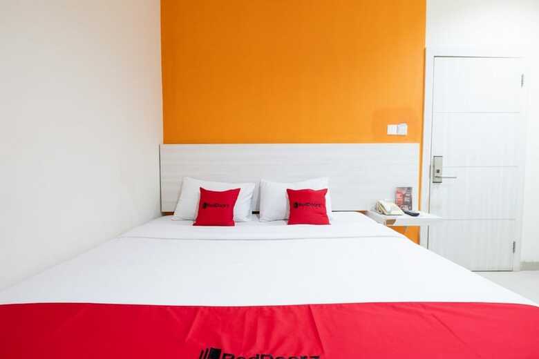 Reddoorz Plus @ The Alden Hotel