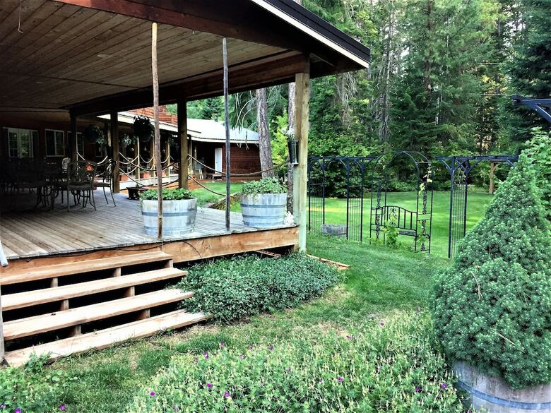 Bed & Breakfast River Road Venue & Lodging