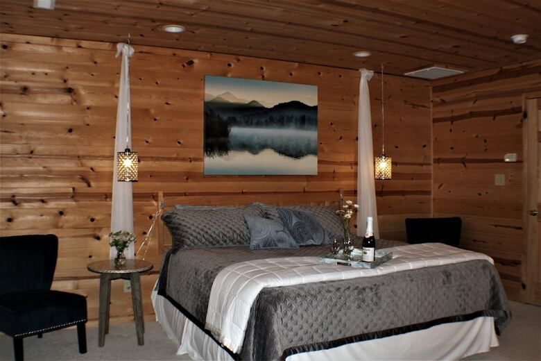Bed & Breakfast River Road Venue & Lodging