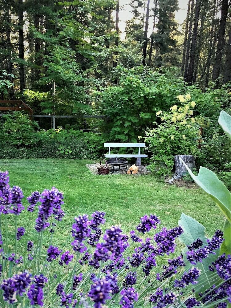 Bed & Breakfast River Road Venue & Lodging