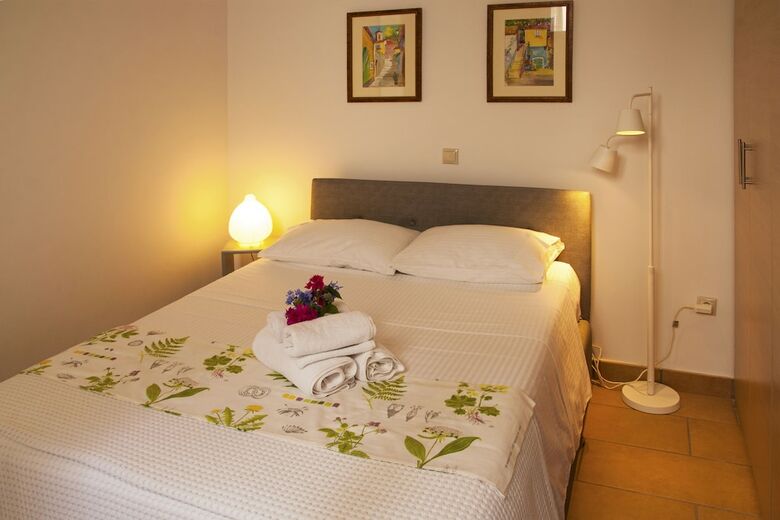Apartamentos Kitries Cove