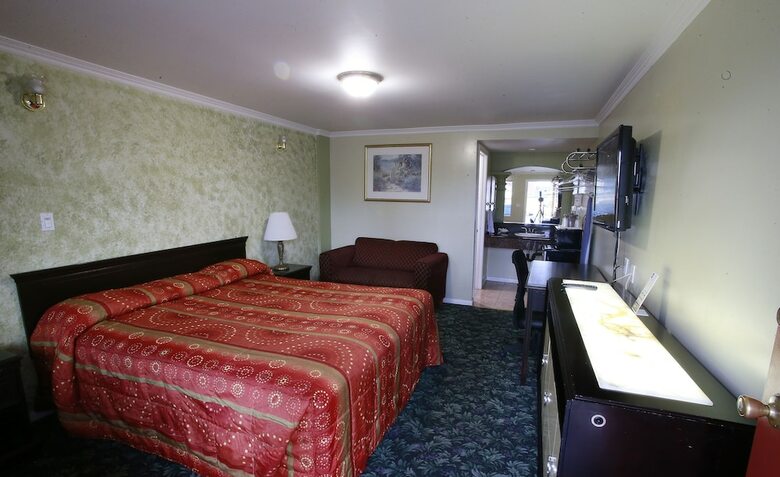 Sky Palm Motel