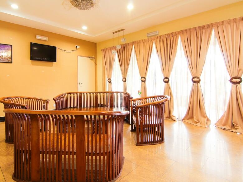 Oyo 11343 Hotel Putra Iskandar