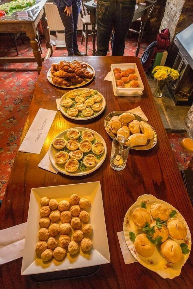 Bed & Breakfast Gwaelod Y Garth Inn
