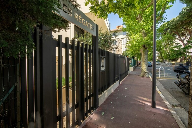 Cannes 2 Bedroom Apartment With AC