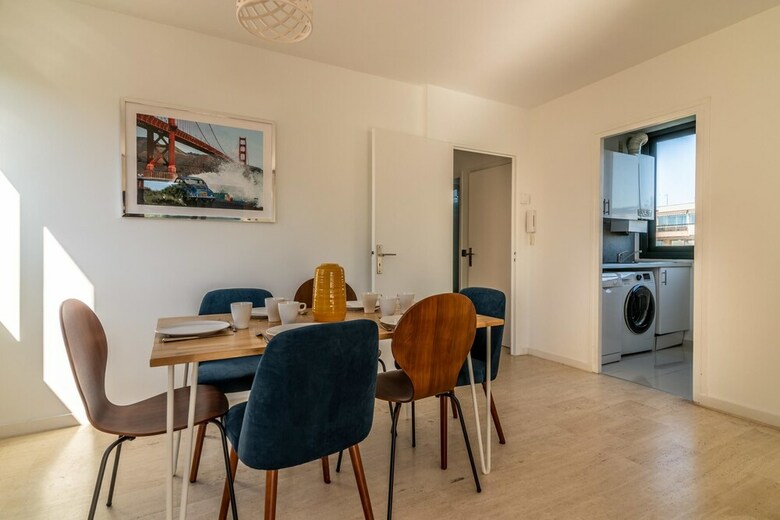 Cannes 2 Bedroom Apartment With AC