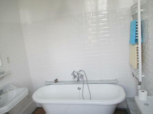 Bed & Breakfast Ch�teau De Serrigny