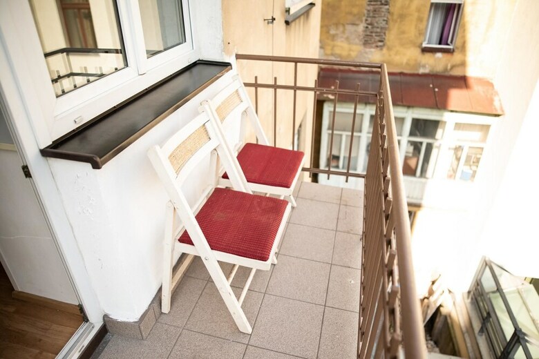 Apartment With Terrace Into Quiet And Green Courtyard