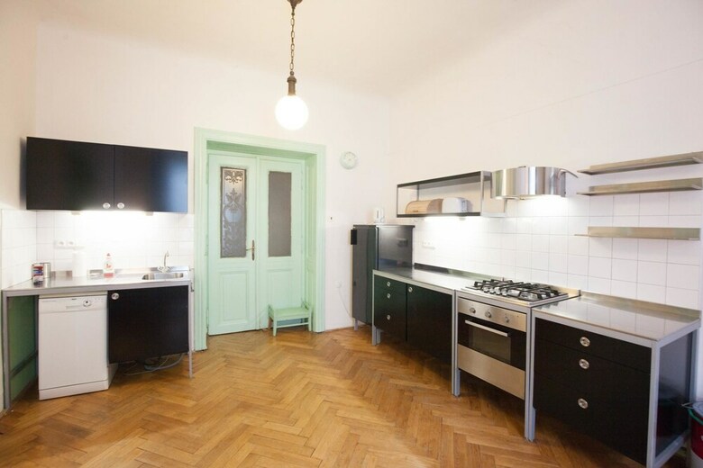 Vintage Two Bedroom Apartment In Ujezd