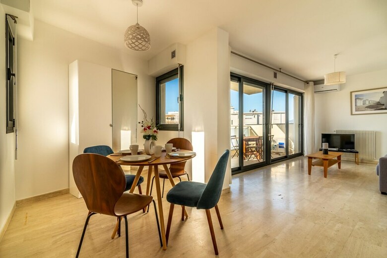 Apartamento Cozy Studio With Balcony, AC And Parking