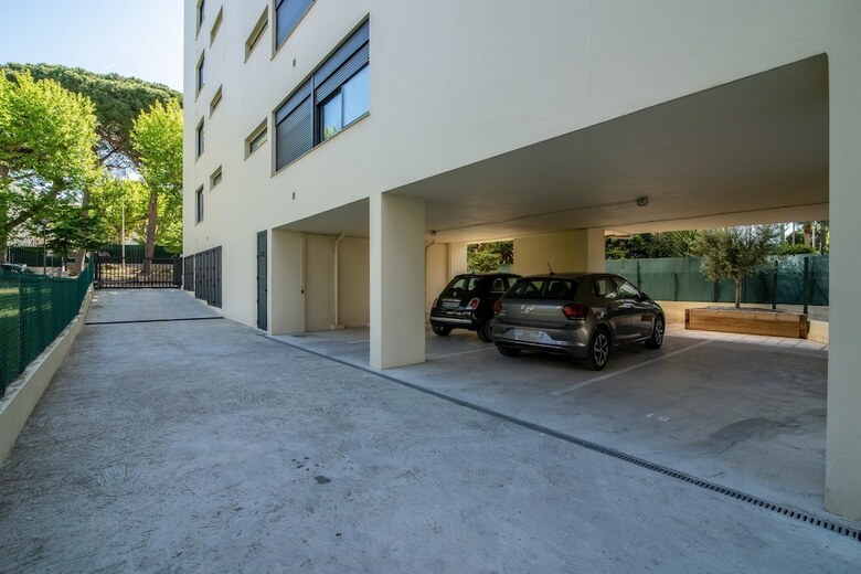 Apartamento Cozy Studio With Balcony, AC And Parking