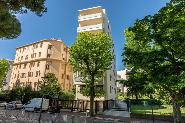 Apartamento Cozy Studio With Balcony, AC And Parking
