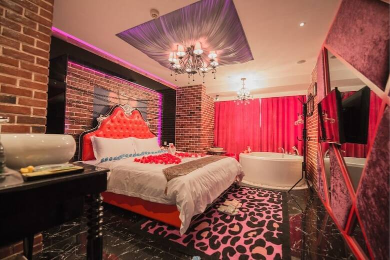 Love Of Swan Theme Hotel