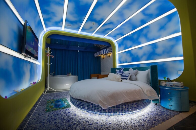 Love Of Swan Theme Hotel