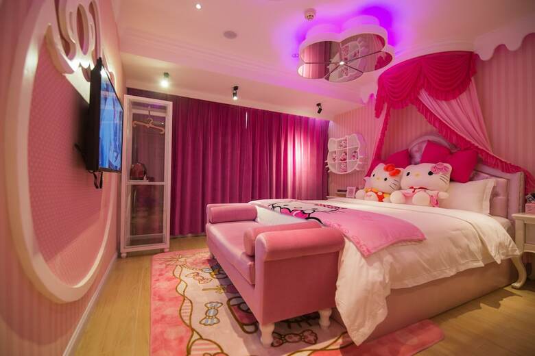 Love Of Swan Theme Hotel