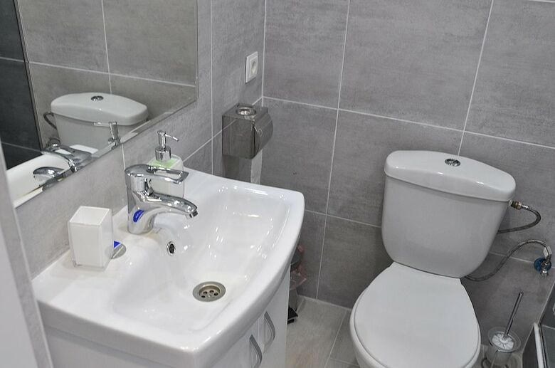 Medelean Hotel - Hostel