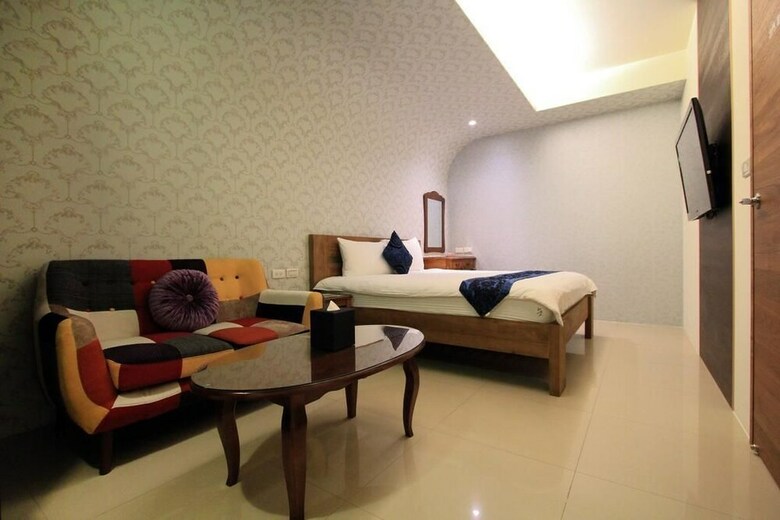 Hotel 572 Happy House