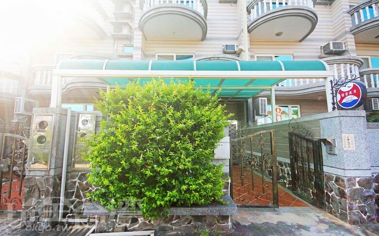 Hotel Golden Year B&B