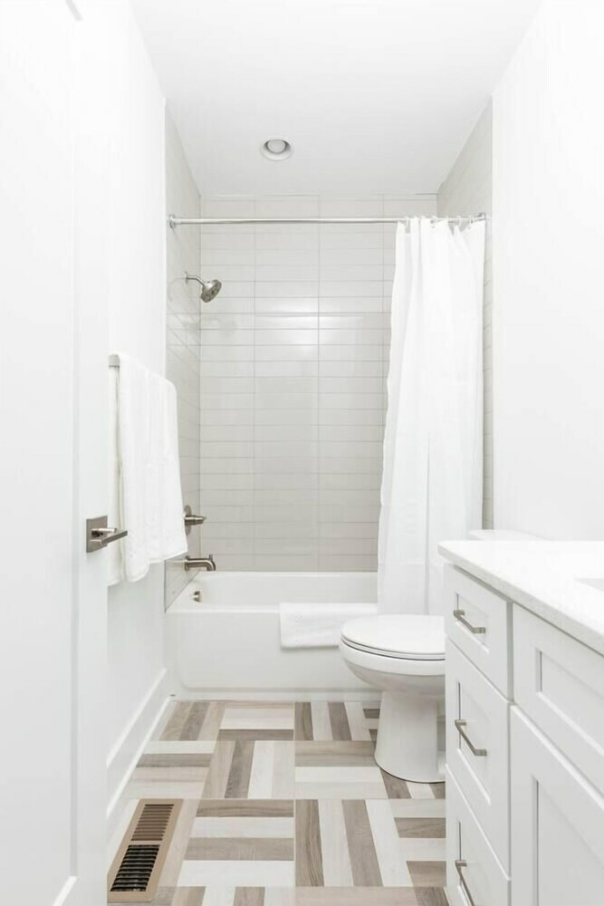 Two Spacious Homes Minutes To Germantown
