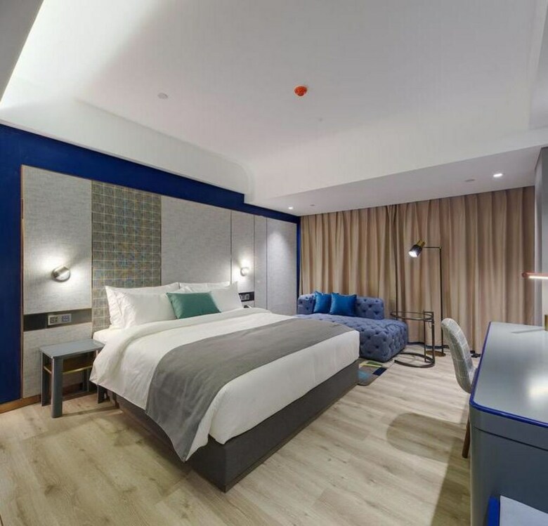 Lanou Hotel (Qingdao Wusi Square)