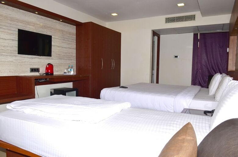 Hotel Adya Classic