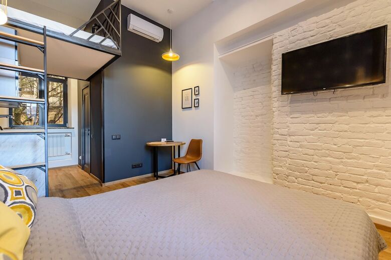 Apart104 Center