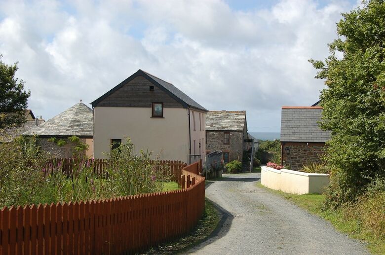 Cornwall Cottages - Helscott Barns