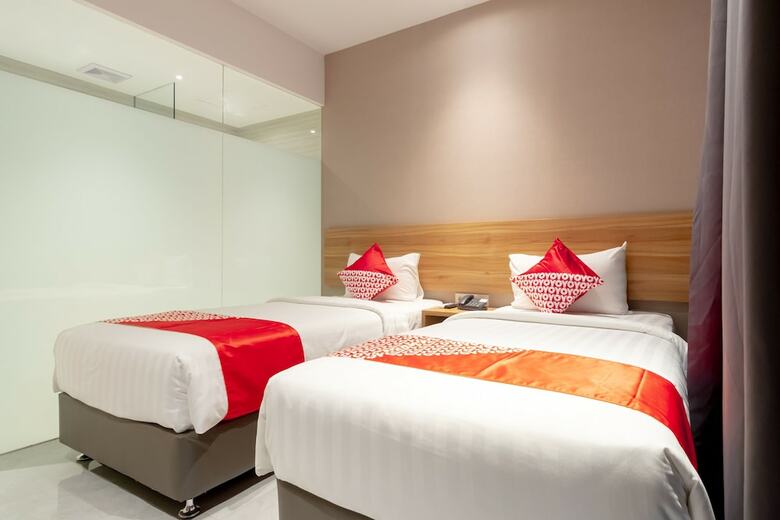 Travel Hub Hotel Kualanamu Airport