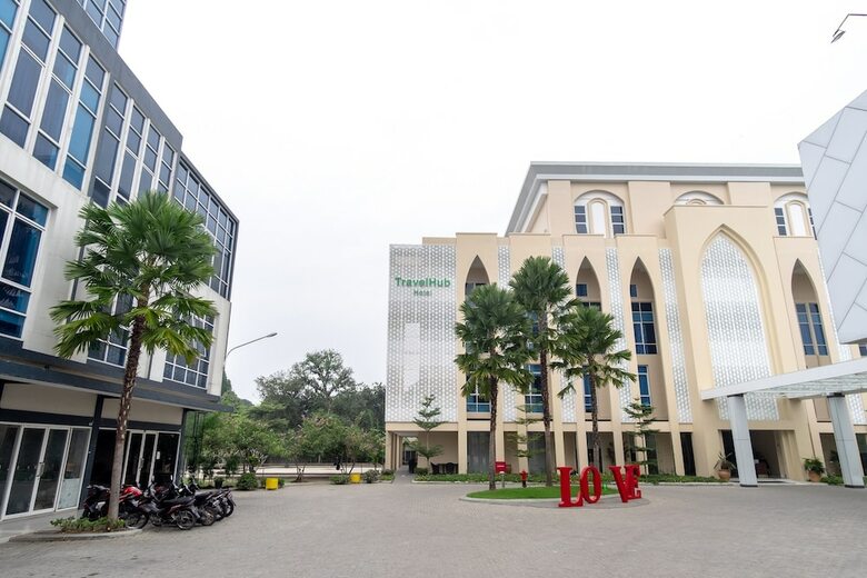 Travel Hub Hotel Kualanamu Airport