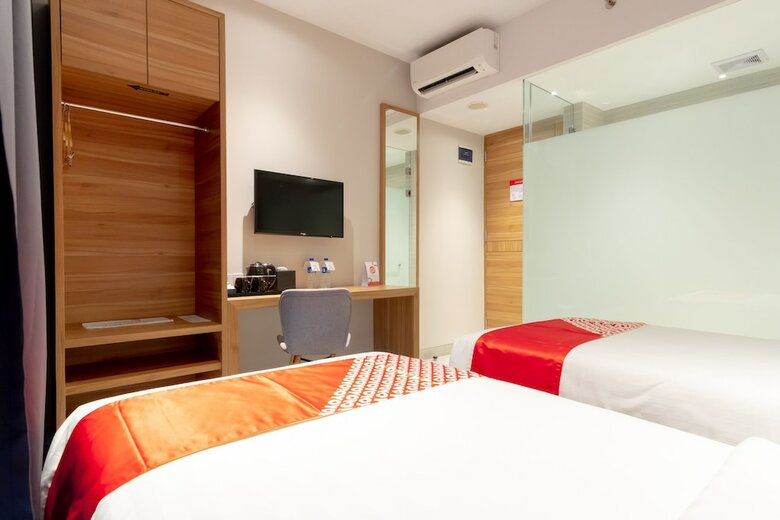 Travel Hub Hotel Kualanamu Airport