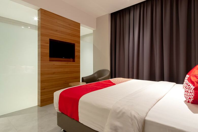 Travel Hub Hotel Kualanamu Airport