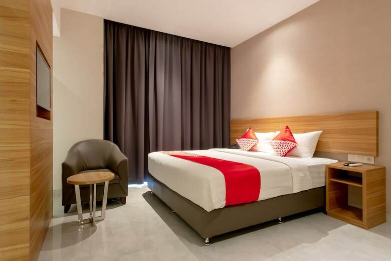 Travel Hub Hotel Kualanamu Airport