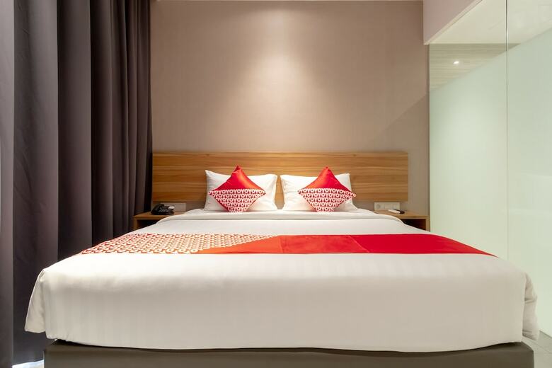 Travel Hub Hotel Kualanamu Airport