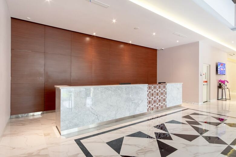 Travel Hub Hotel Kualanamu Airport