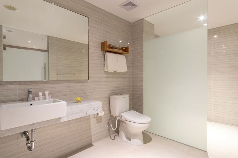 Travel Hub Hotel Kualanamu Airport