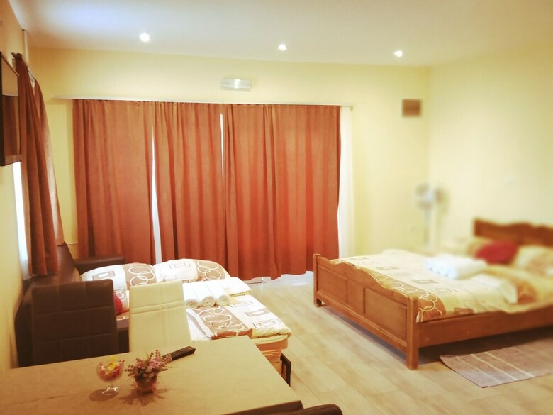 Hotel Guest House First Stop