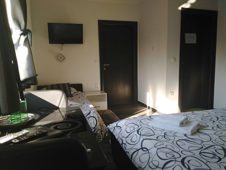 Hotel Guest House First Stop
