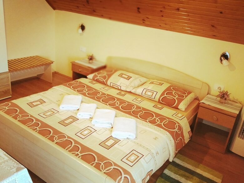 Hotel Guest House First Stop