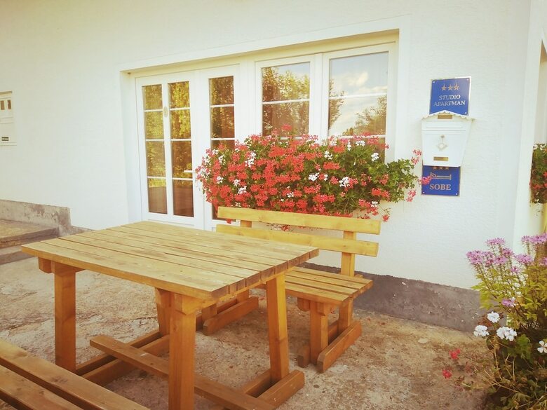 Hotel Guest House First Stop