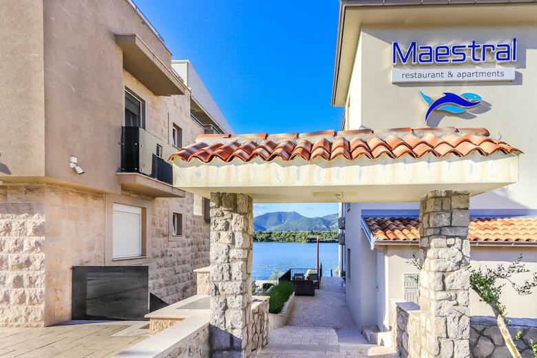 Aparthotel Apartments Maestral