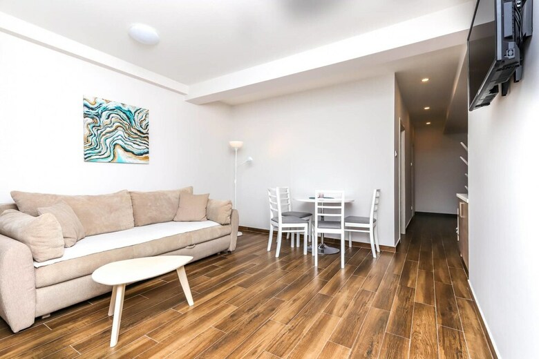 Aparthotel Apartments Maestral