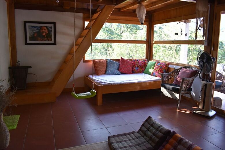 Hotel Lucky Daisy Buffalo House