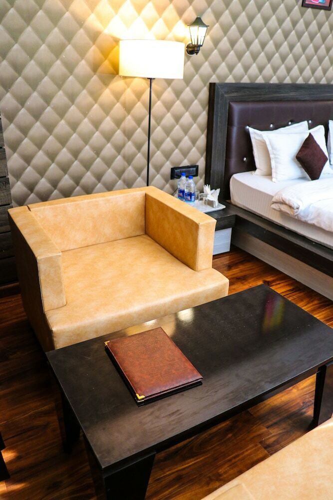 Hotel Rivita The Red Flag