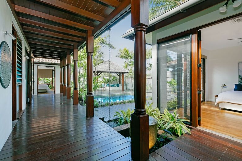 Esprit 2 Palm Cove