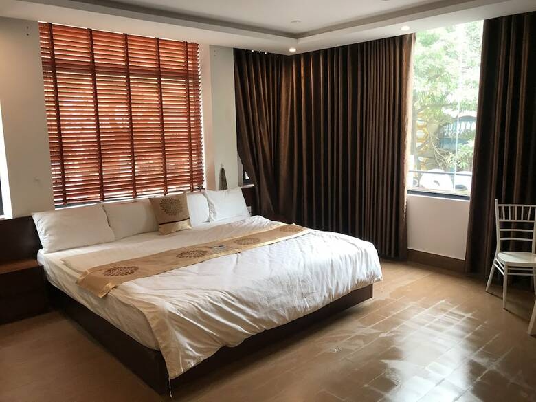 Romance Hotel
