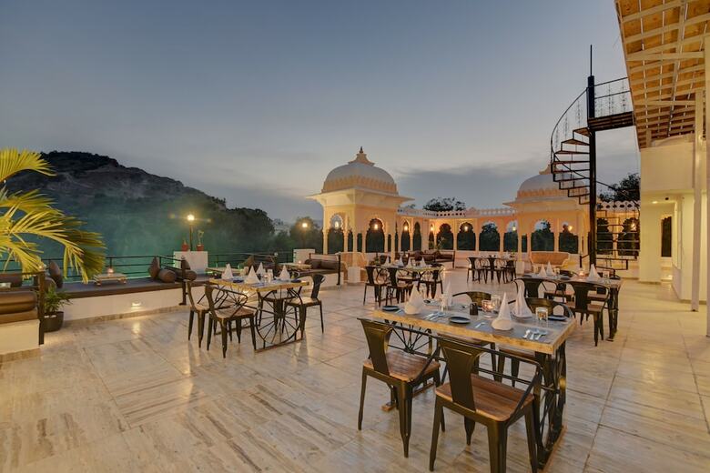 Hotel Janak Vilas