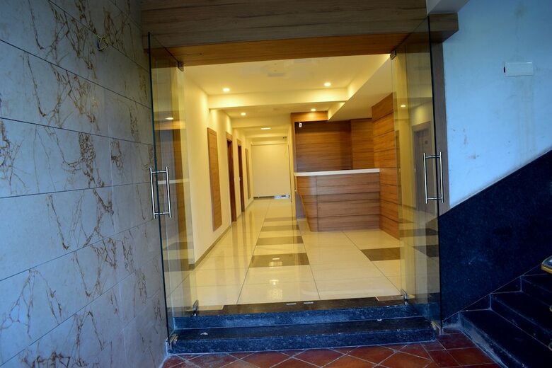 Hotel Royal Square By Sky Stays