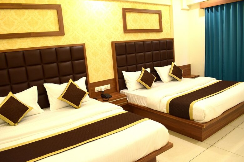 Hotel Royal Square By Sky Stays